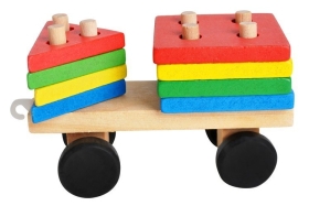 Дървено влакче с вагони и цветни форми