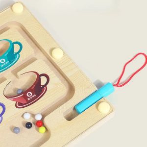 Дървена магнитна дъска – игра за цветове и координация с топчета, лабиринт