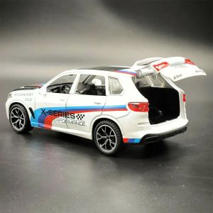 Метален автомобил BMW X5 M – мащаб 1:24, Бял, Без опаковка