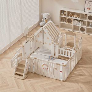 Детска вътрешна площадка с ограда, люлка и активни елементи за игра