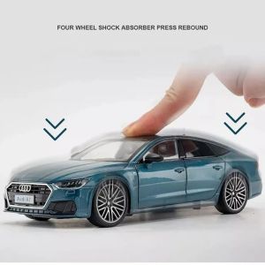 Метална кола Audi A7 1:24 – зелен металик с отварящи се елементи, Без опаковка