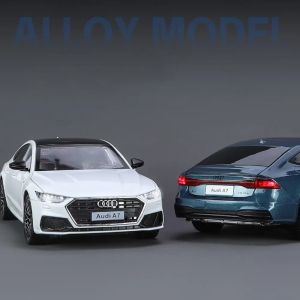 Метална кола Audi A7 1:24 – зелен металик с отварящи се елементи, Без опаковка