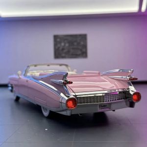 Метален модел Cadillac Eldorado Cabriolet 1:24 – розов ретро, Без опаковка