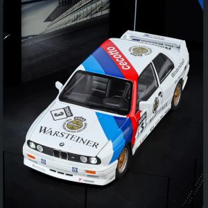 Метална кола BMW M3 E30 1:24 състезателен дизайн, бял, без опаковка