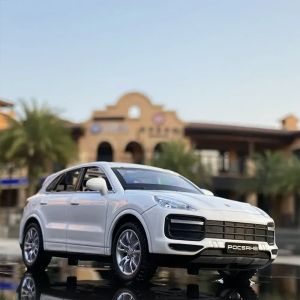 Метална кола Porsche Cayenne, 1:32, Бяла, Без опаковка