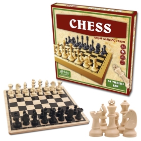 Дървен шах с фигури