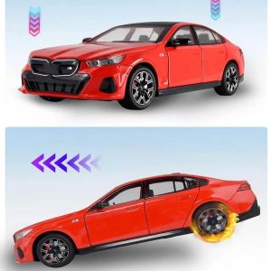 Метална кола BMW i5 M60 1:24, червена