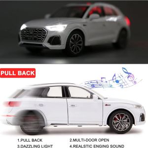 Метален автомобил Audi Q5, 1:24, Звук и светлини, Бял, Без индивидуална опаковка