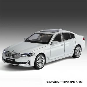 Метална кола BMW 530Li G30 5 Series, 1:24, бяла, светлини и звук