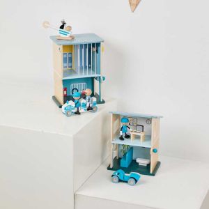 Детска дървена полицейска станция с аксесоари Classic World