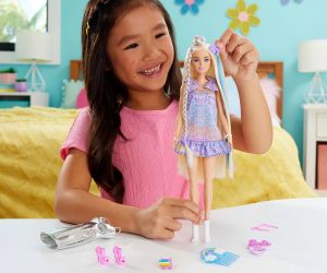 Кукла Barbie Fun & Fancy с дълга коса и 2 тоалета, Mattel