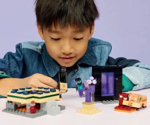 LEGO Minecraft 21584 – Пътешествие през порталите, 192 части