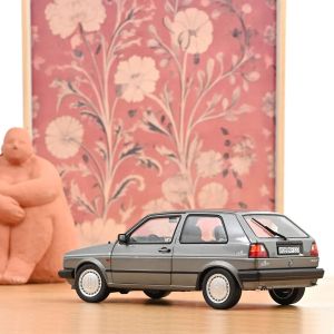 Метална кола Volkswagen Golf II CL 1989 1:18 – Norev