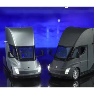 Метален камион Tesla Semi, със зарядна станция, 1:24 – сив