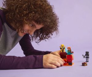 LEGO Minecraft 21266 – Битка в пъклената лава, 99 части