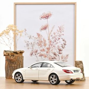 Метална кола Mercedes-Benz CLS 1:18 – бяла, Norev