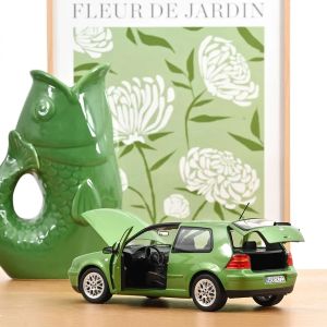 Метална кола Volkswagen Golf IV 1:18 – зелен, Norev