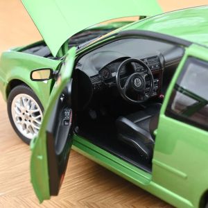 Метална кола Volkswagen Golf IV 1:18 – зелен, Norev