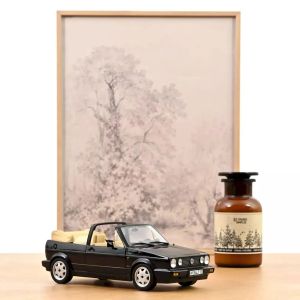 Метална кола Volkswagen Golf I Cabriolet 1992 1:18 – Norev