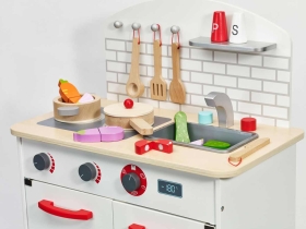 Детска дървена кухня за игра с аксесоари